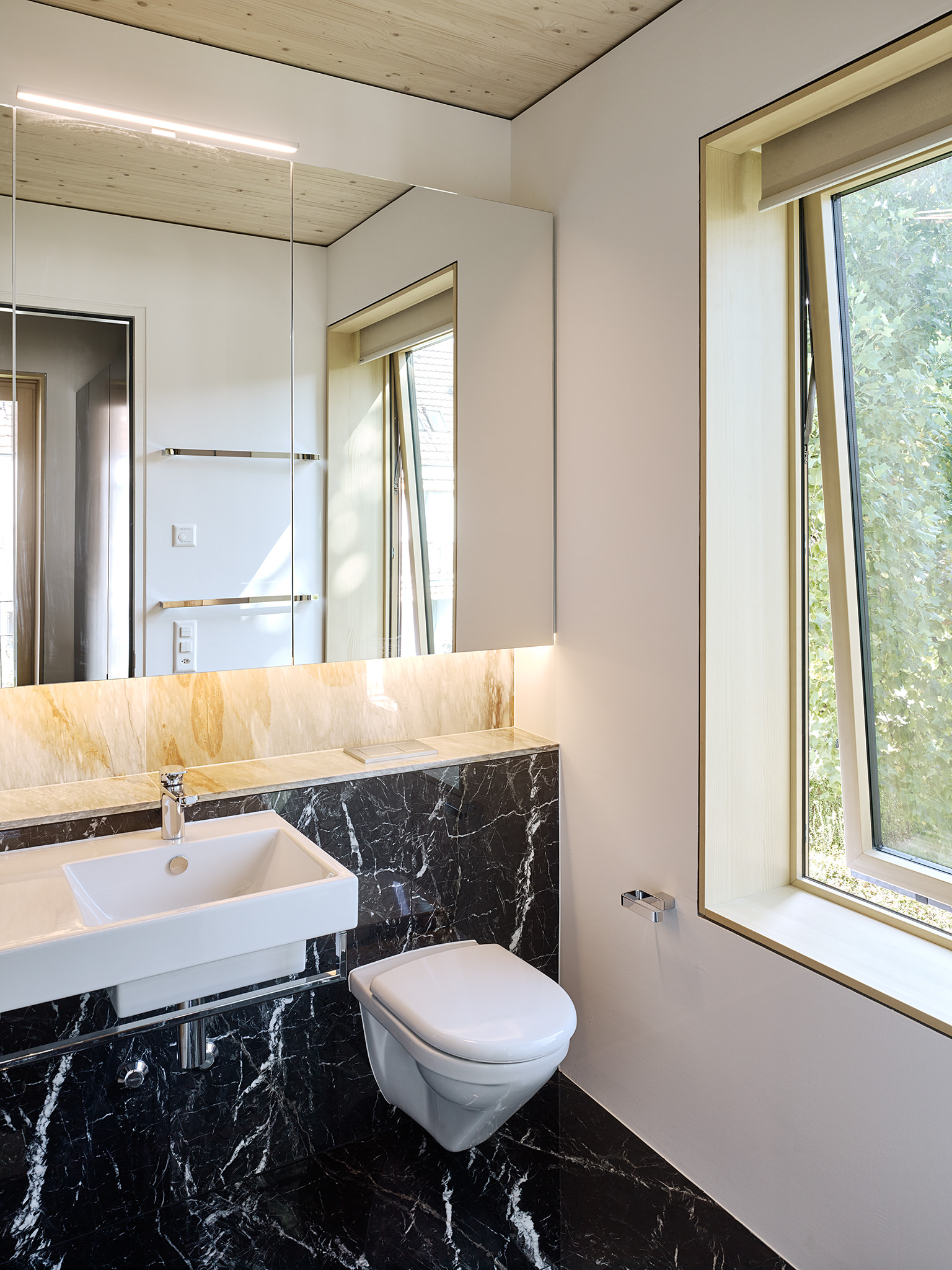 E16604 Alpa 058688 SCREEN